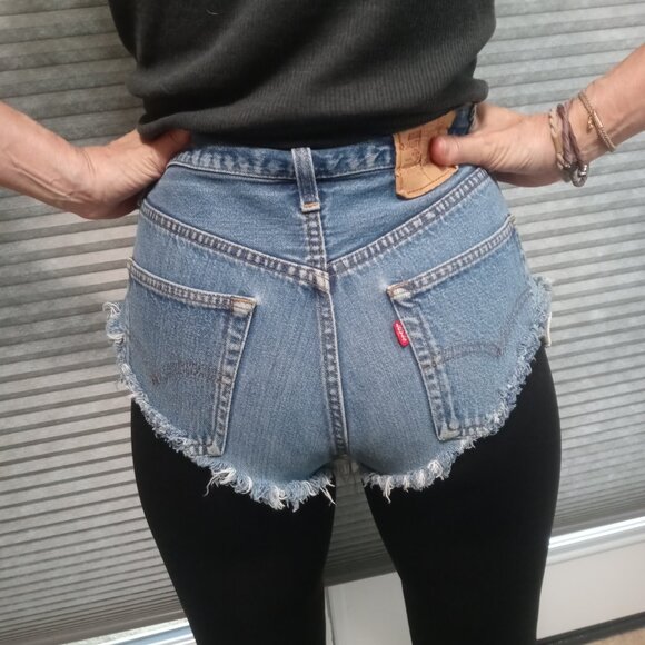 Levis Cut-off Booty Shorts - Picture 3 of 6